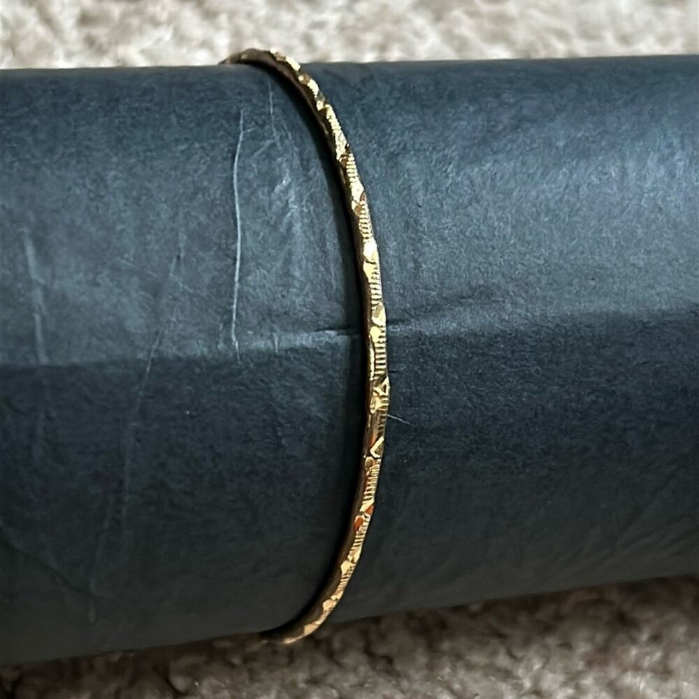 Women’s vintage dainty gold tone bangle bracelet one size‎ measurements shown